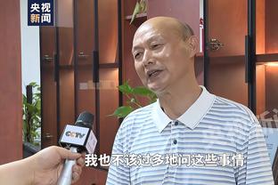 奥尼尔来到亚运会中国女篮比赛现场 并与姚明亲切致意！